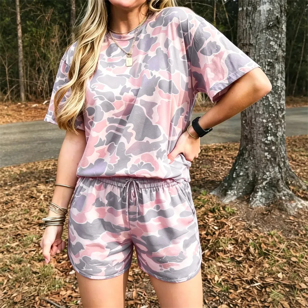Loose-fitting T-shirt and camouflage print shorts set