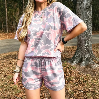 Loose-fitting T-shirt and camouflage print shorts set