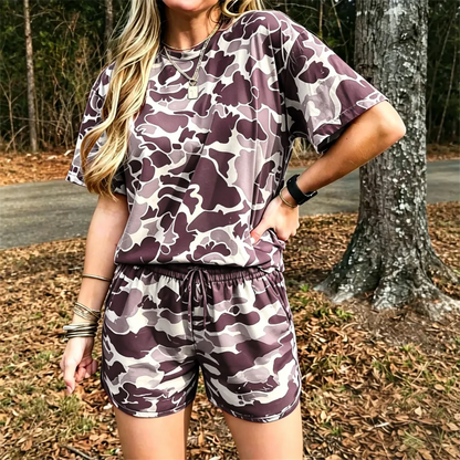 Loose-fitting T-shirt and camouflage print shorts set
